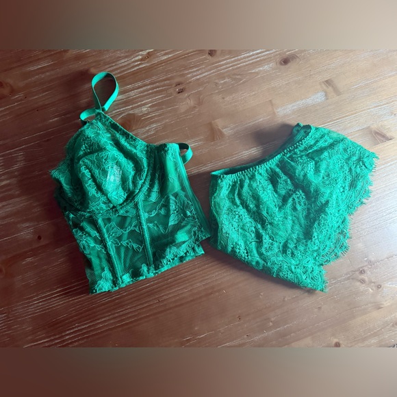 Victoria's Secret Emerald Lace Lingerie Set - Picture 6 of 9